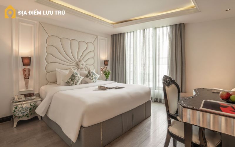Không gian sang trọng của A&Em Hotel chào đón bạn