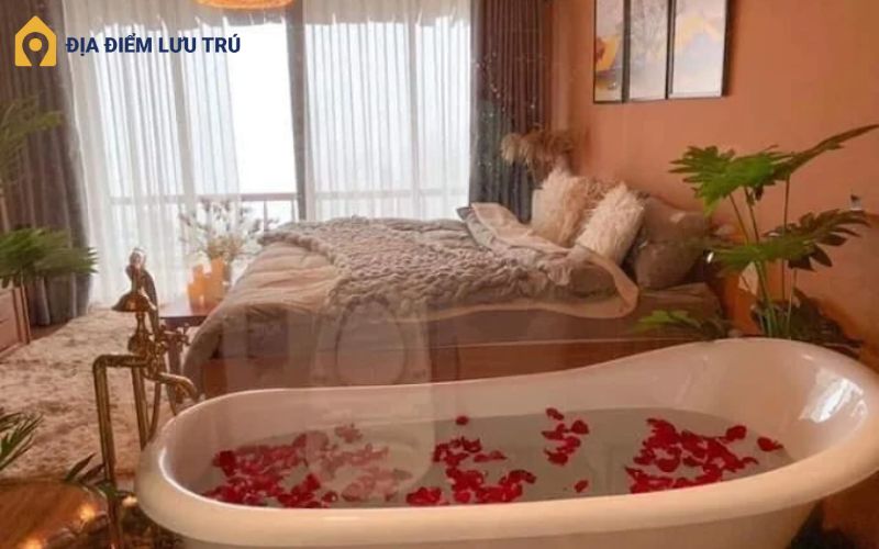 Hạng phòng Deluxe Giường Đôi (Deluxe Double Room) tại khách sạn Hoàng Gia