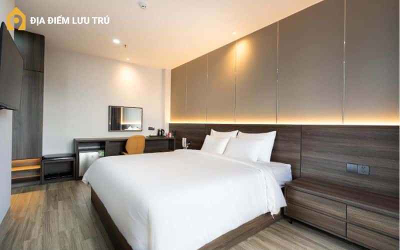 Căn phòng nghỉ hiện đại màu gỗ sang trọng